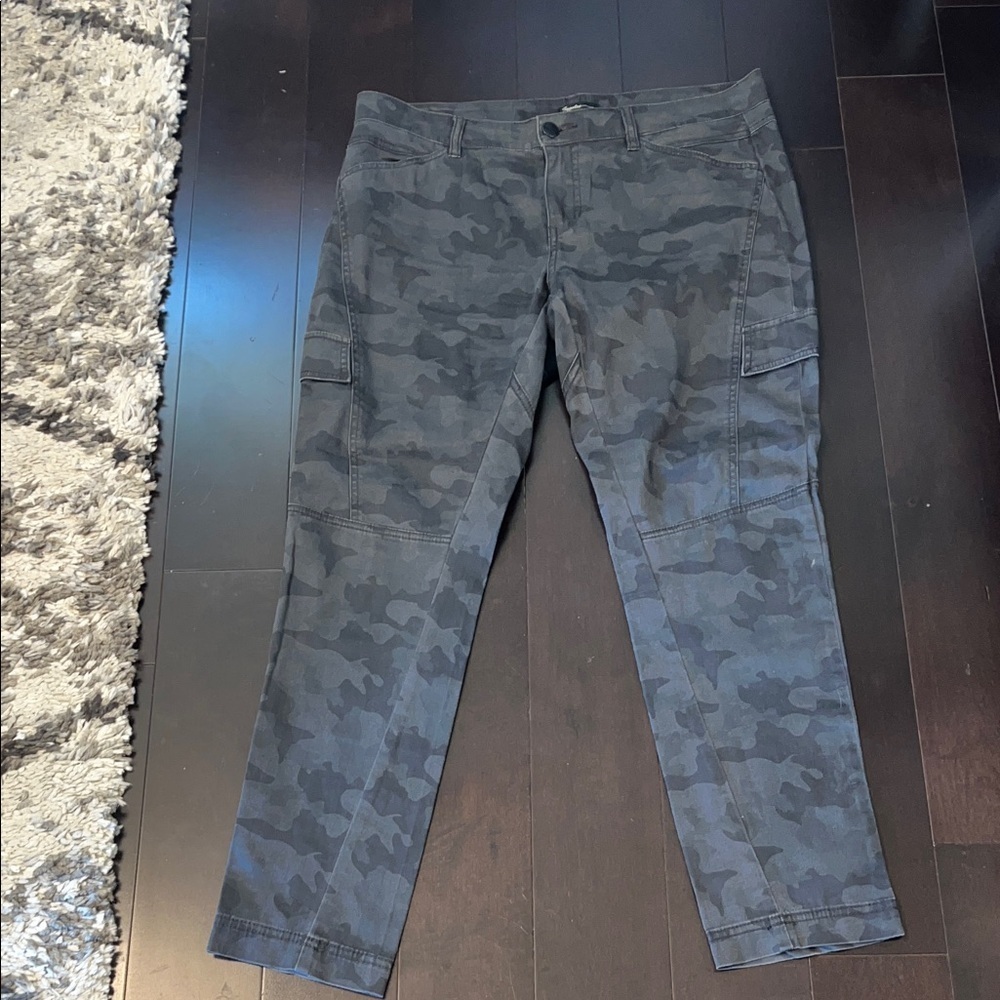 Supplies Woman’s Camouflage Cargo Pants size 12